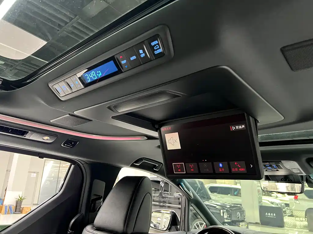 Toyota Vellfire 2022 — фото 15