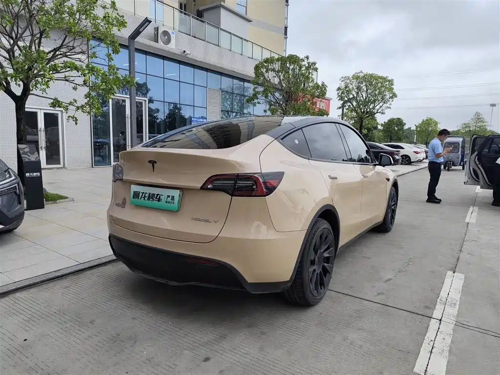 Tesla Model Y 2023 — фото 9