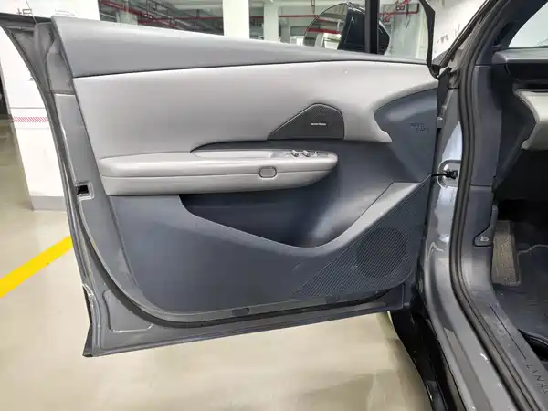 Lynk & Co Z20 2024