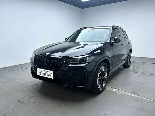 BMW iX3 2025