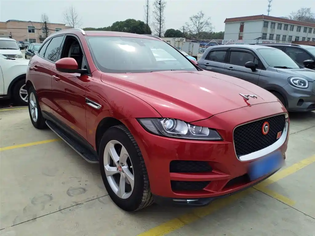 Jaguar F-PACE 2017 — фото 22