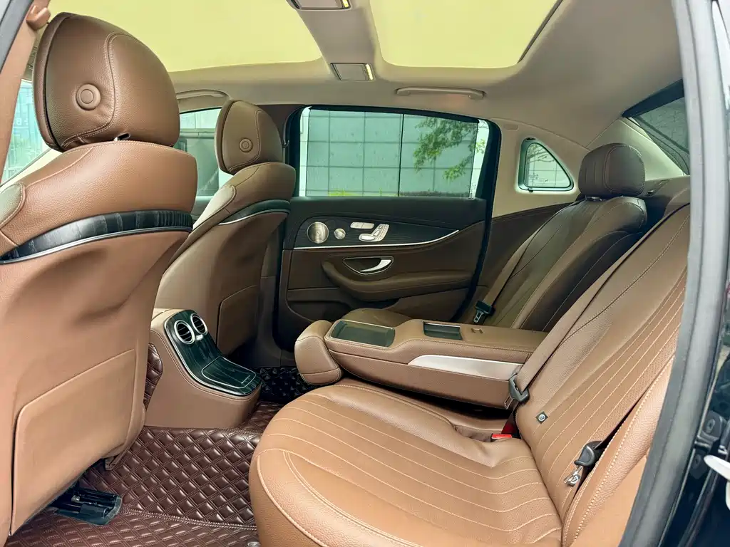 Mercedes-Benz E-Class 2022 — фото 11