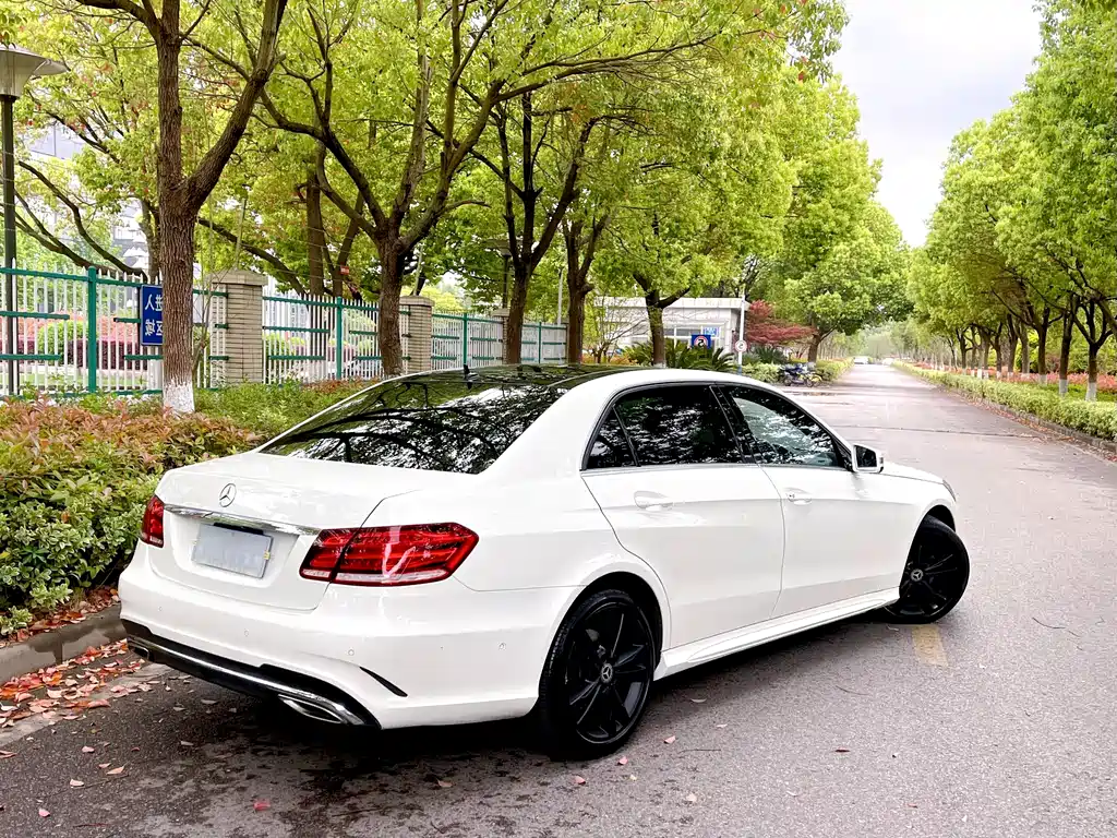 Mercedes-Benz E-Class 2015 — фото 16