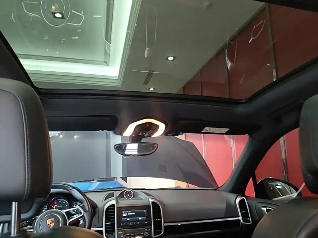 Porsche Cayenne 2017 — фото 18