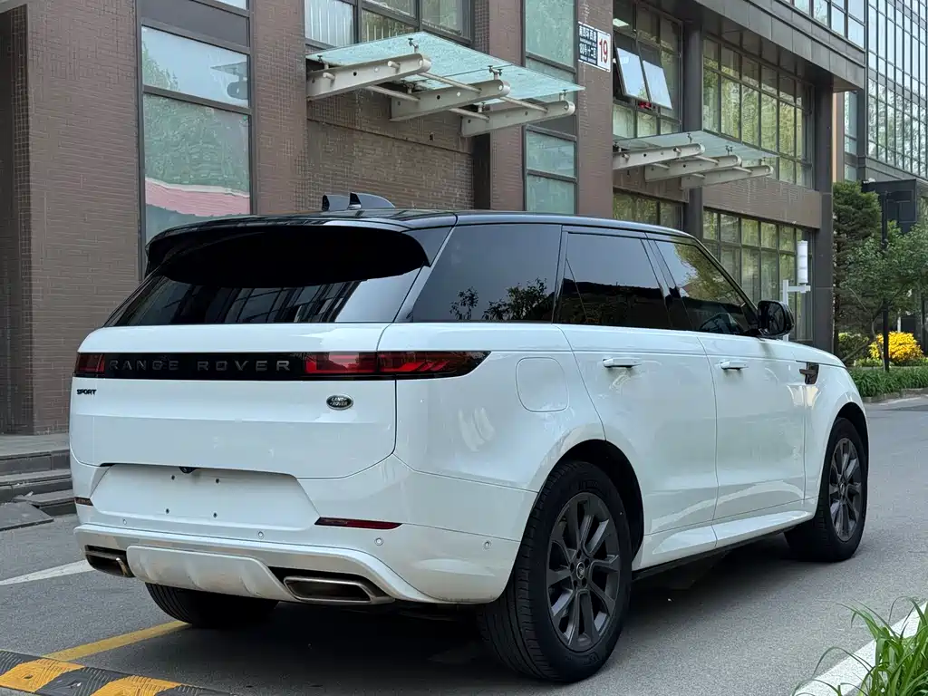 Land Rover Sport 2023 — фото 7