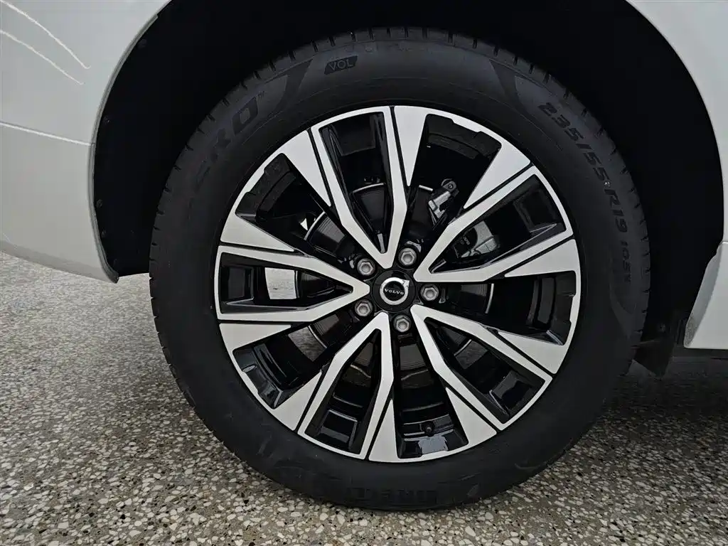 Volvo XC60 2024 — фото 14