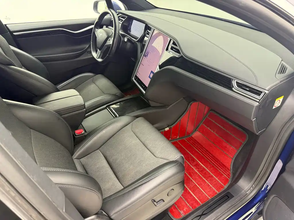 Tesla Model X 2018 — фото 10