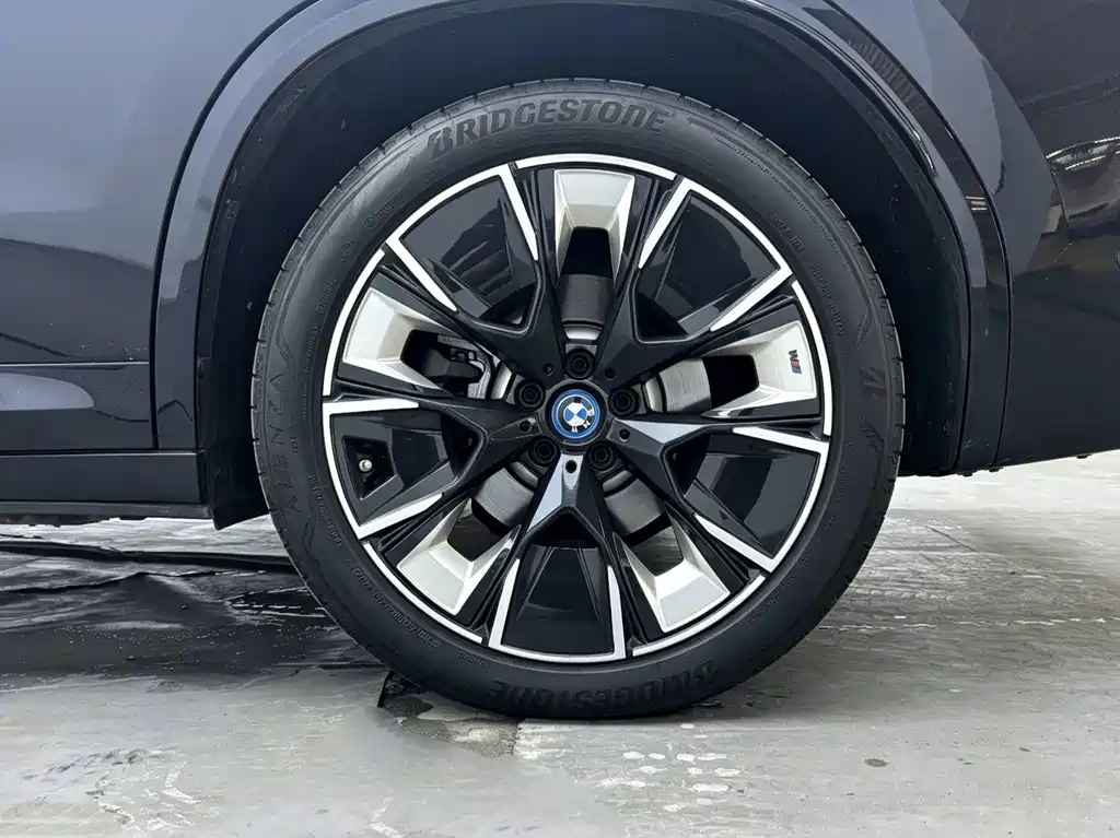 BMW iX3 2025 — фото 9