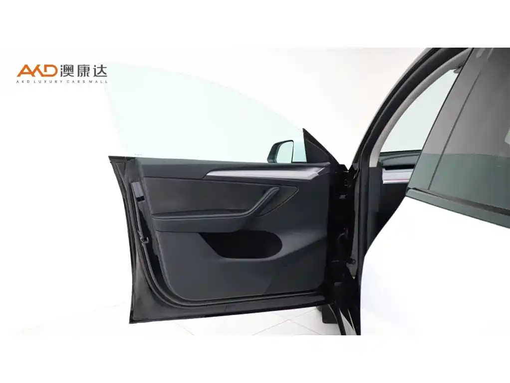 Tesla Model Y 2023 — фото 10