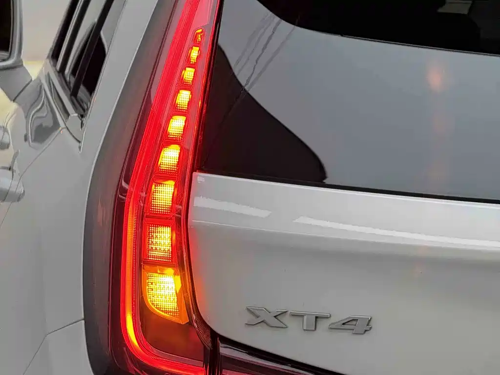Cadillac XT4 2022 — фото 16