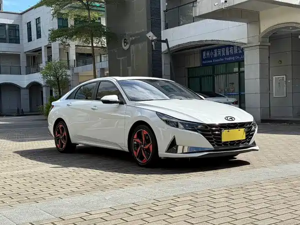 Hyundai Elantra 2022