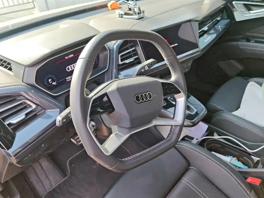 Audi Q4 e-tron 2025 — фото 15