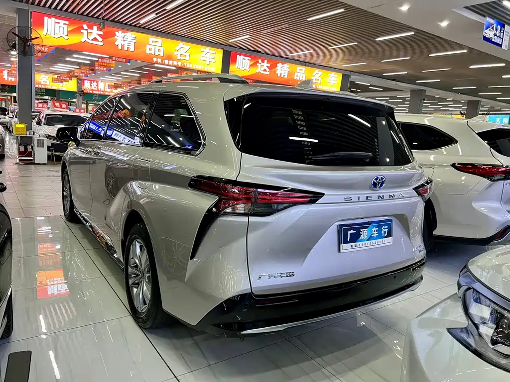 Toyota Sienna 2022 — фото 14