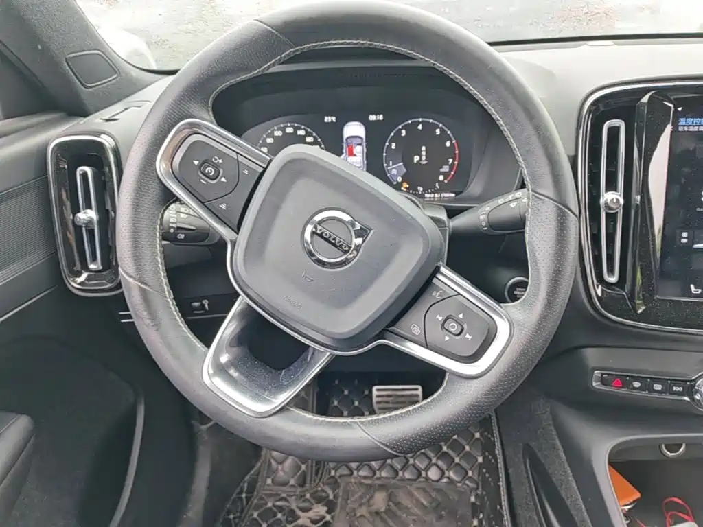 Volvo XC40 2020 — фото 11