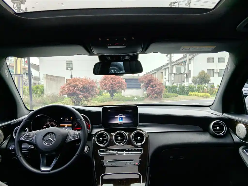 Mercedes-Benz GLC 2018 — фото 16