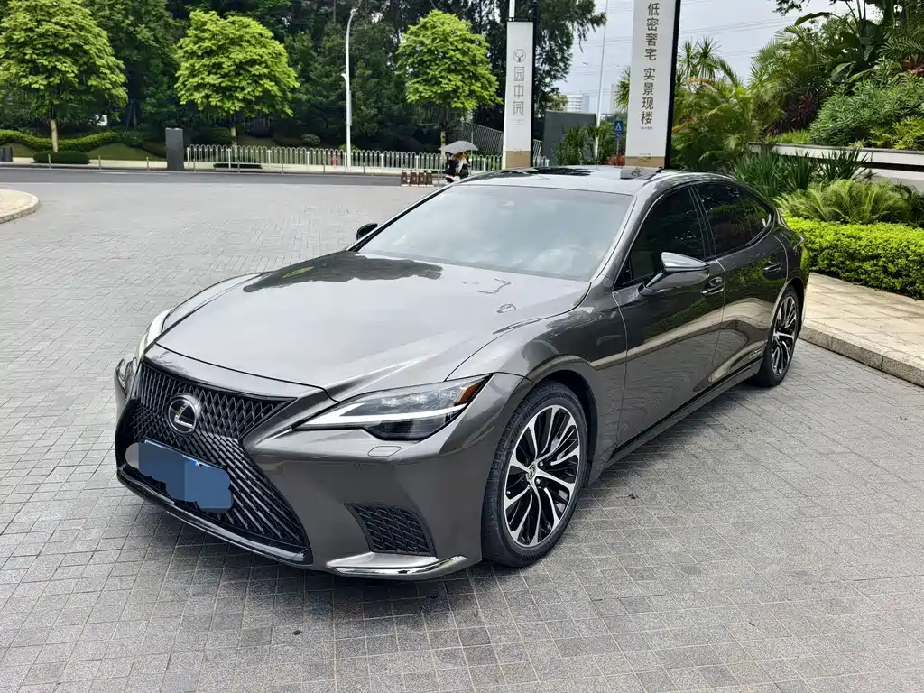 Lexus LS 2022