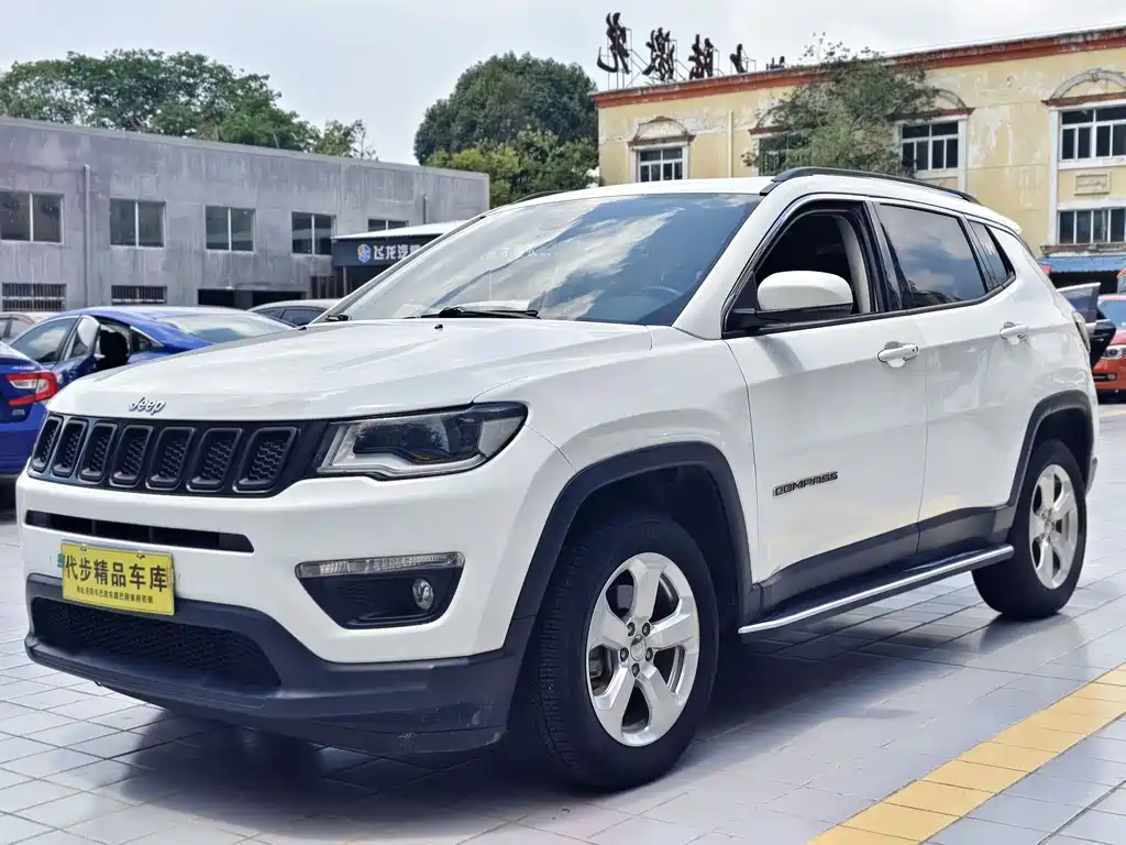 Jeep Compass 2018 — фото 1