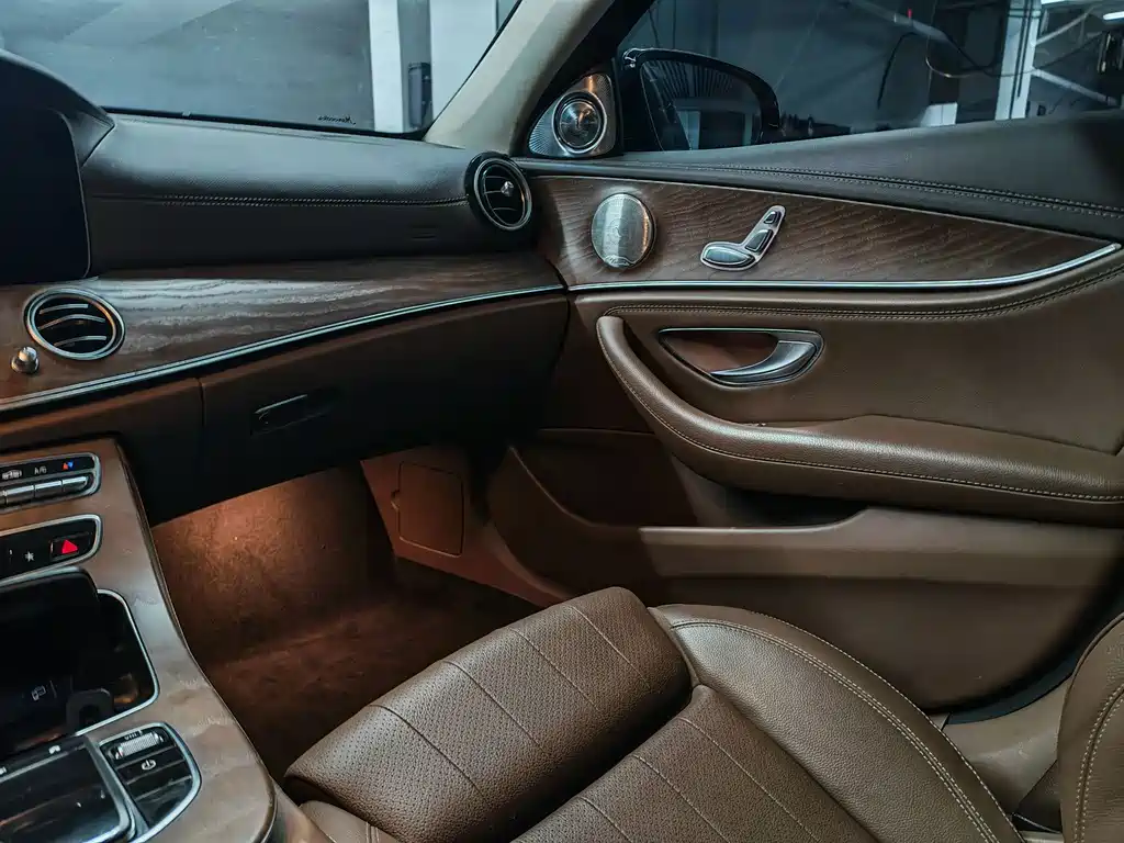 Mercedes-Benz E-Class 2022 — фото 9