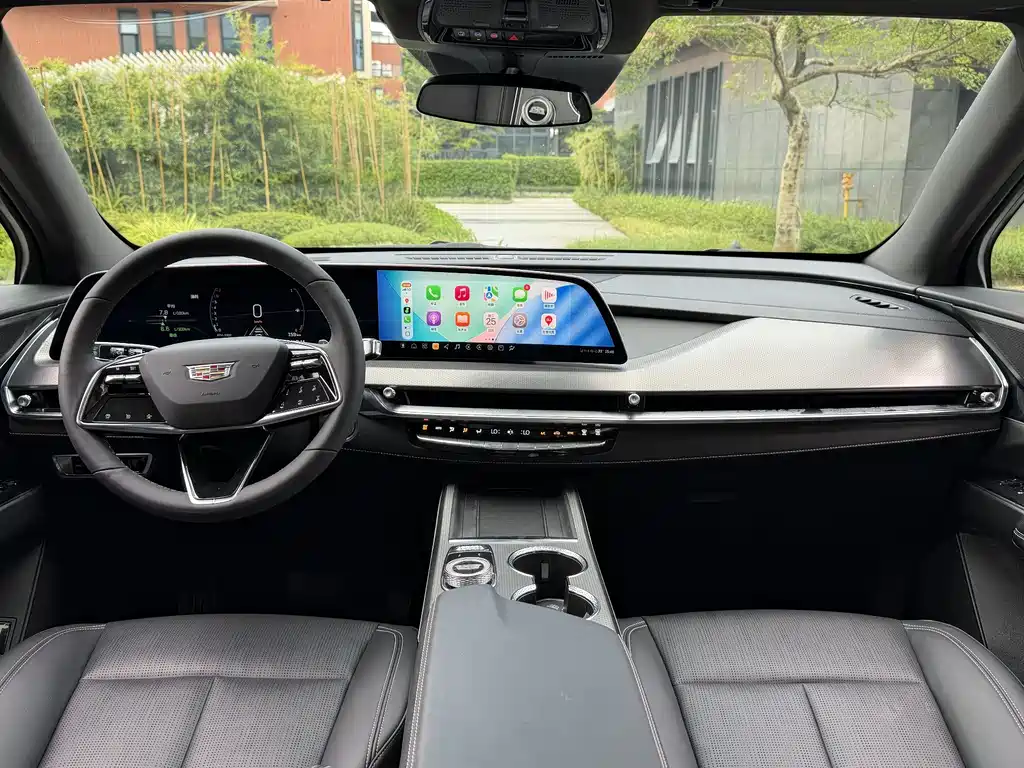 Cadillac XT5 2025 — фото 19