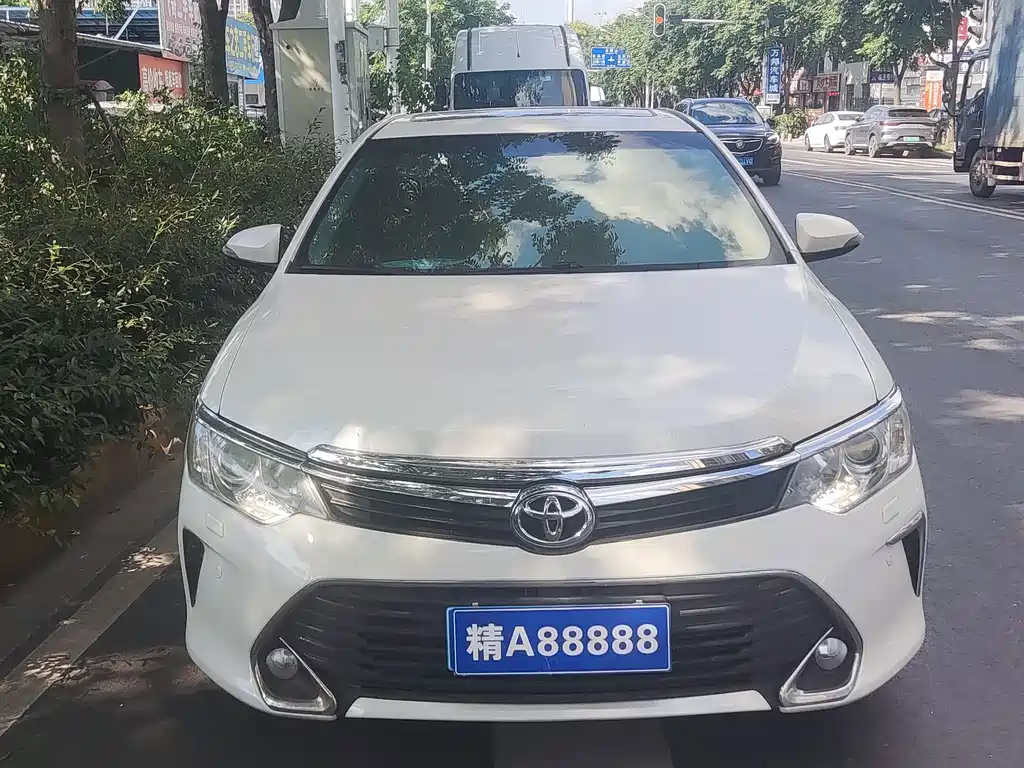 Toyota Camry 2017 — фото 1