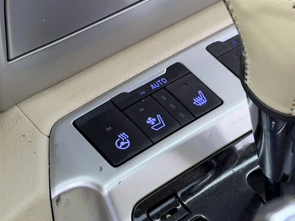 Toyota Land Cruiser 2020 — фото 15