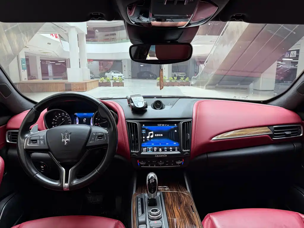 Maserati Levante 2018 — фото 13