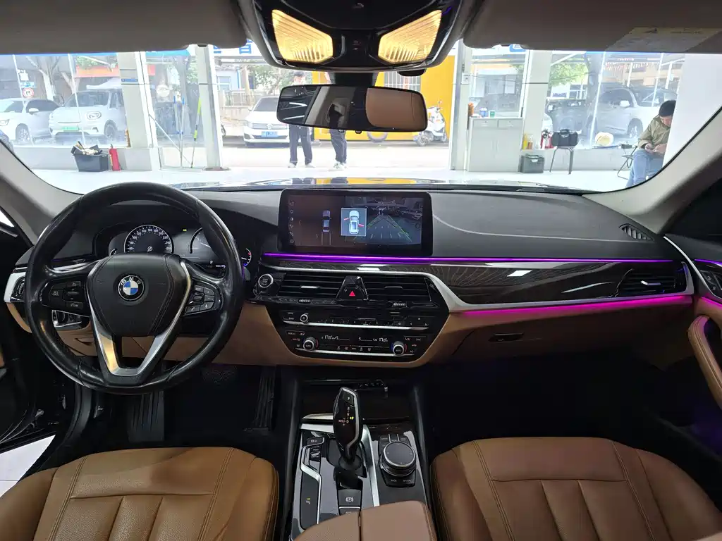 BMW 5 Series 2017 — фото 12