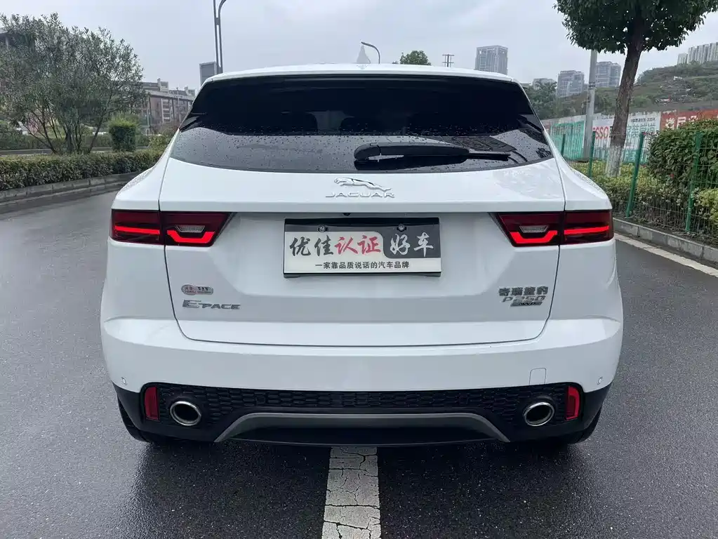 Jaguar E-PACE 2020 — фото 11