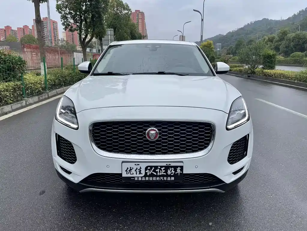 Jaguar E-PACE 2020 — фото 2