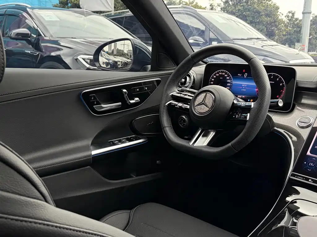 Mercedes-Benz C-Class 2024 — фото 20