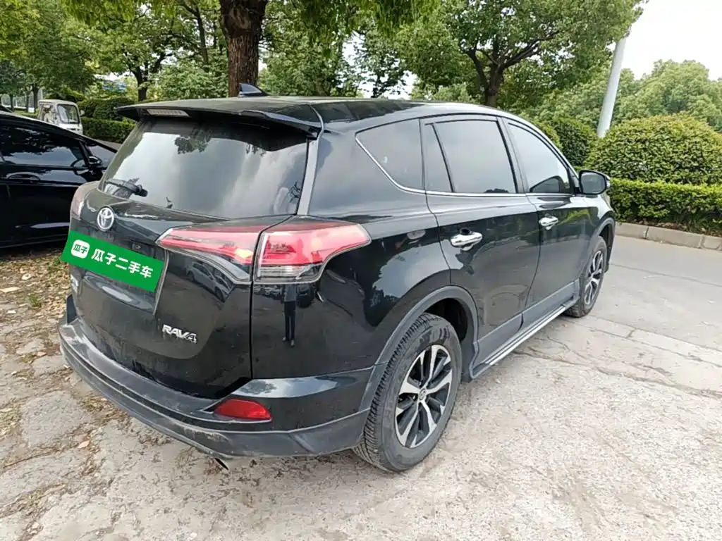 Toyota RAV4 2018 — фото 7