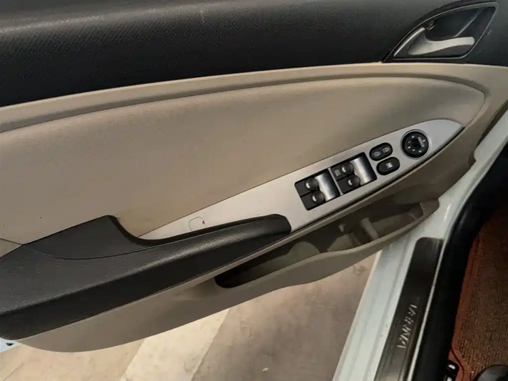 Hyundai Verna 2016 — фото 15