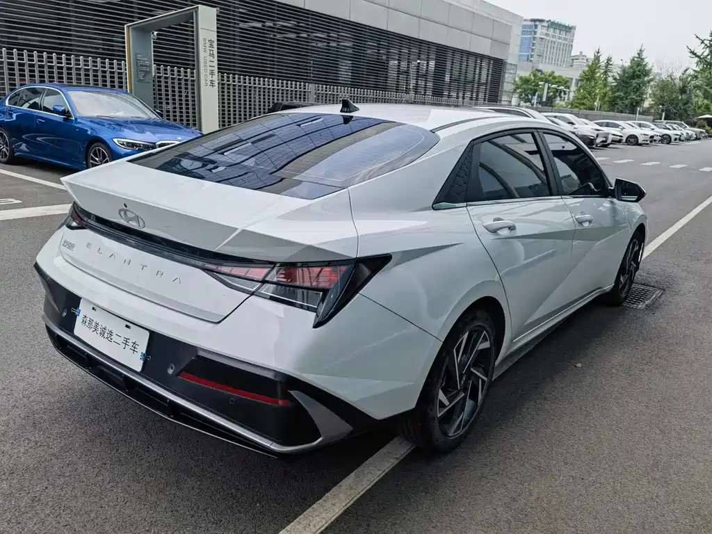 Hyundai Elantra 2024