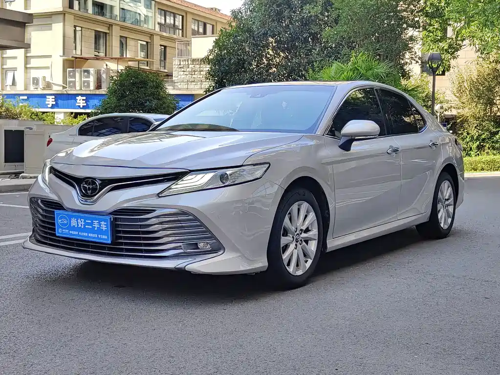 Toyota Camry 2018 — фото 1
