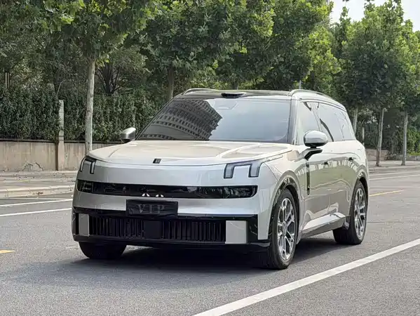 Lynk & Co 900 2025