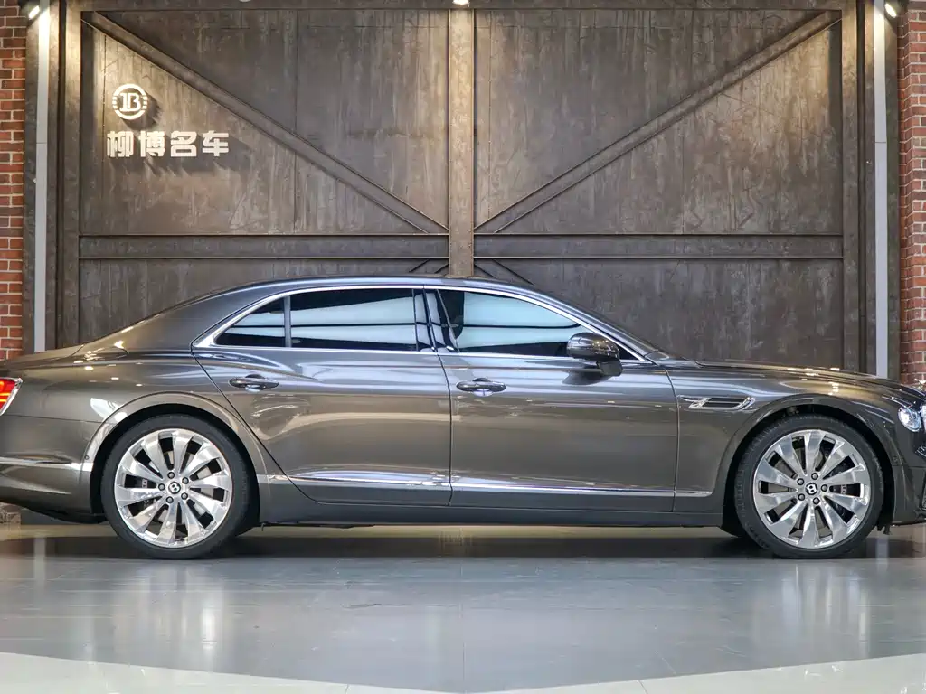 Bentley Flying Spur 2023 — фото 3