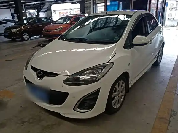 Mazda 2 2015