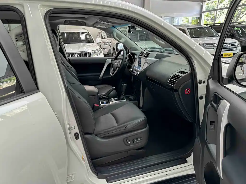 Toyota Prado 2016 — фото 11