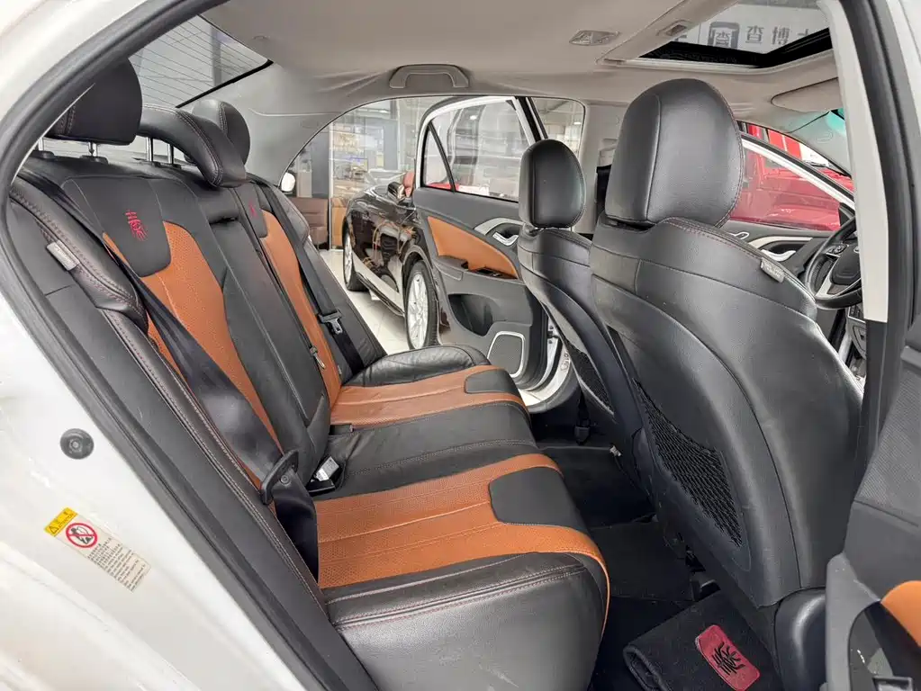 BYD Qin NEV 2015 — фото 20