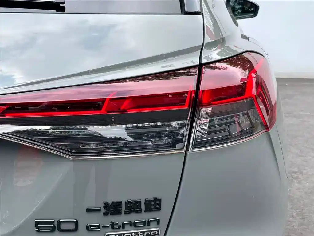 Audi Q4 e-tron 2024 — фото 22