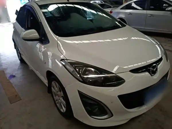 Mazda 2 2015