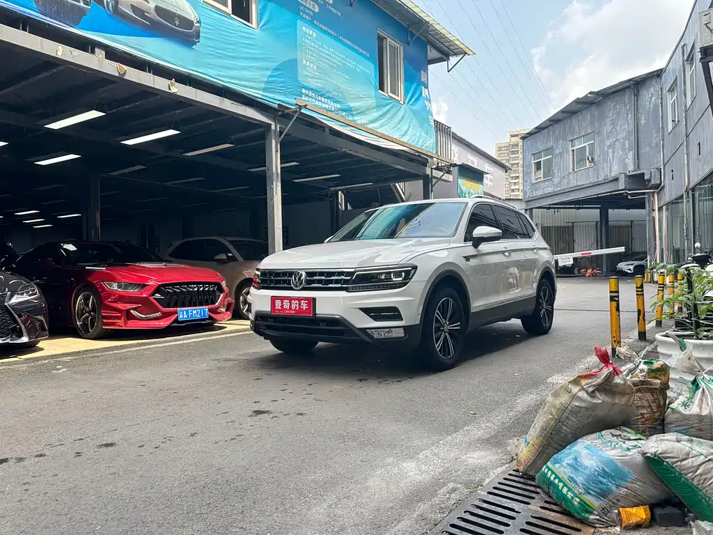 Volkswagen Tiguan L 2017 — фото 4