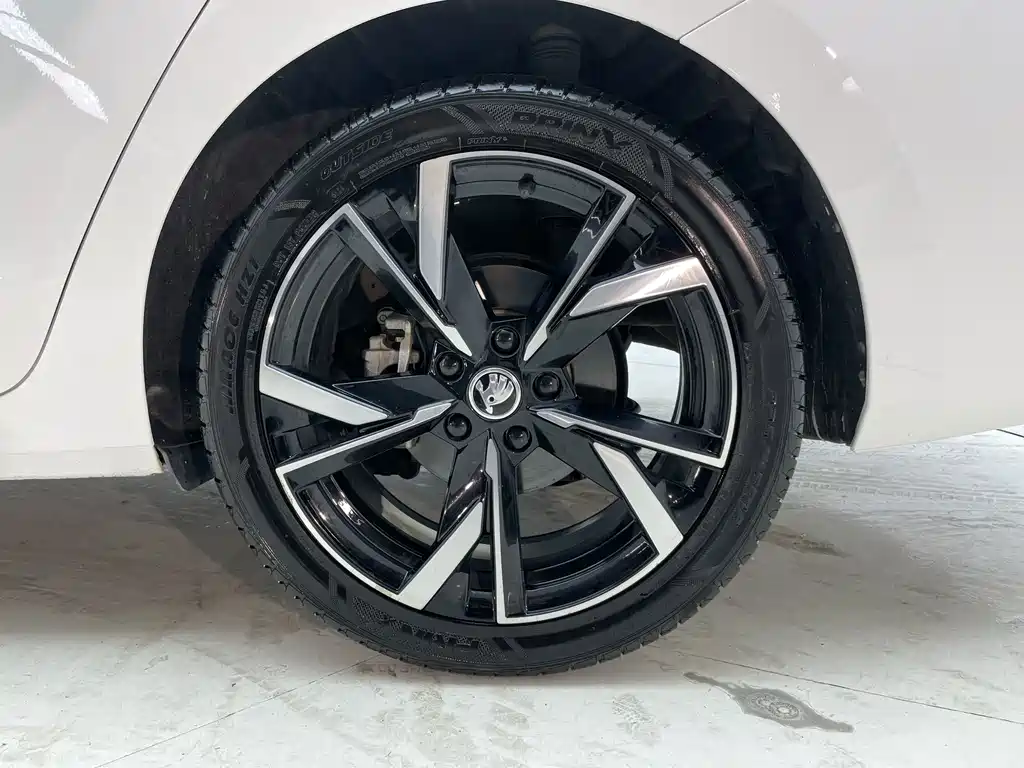 Skoda Octavia 2022 — фото 22