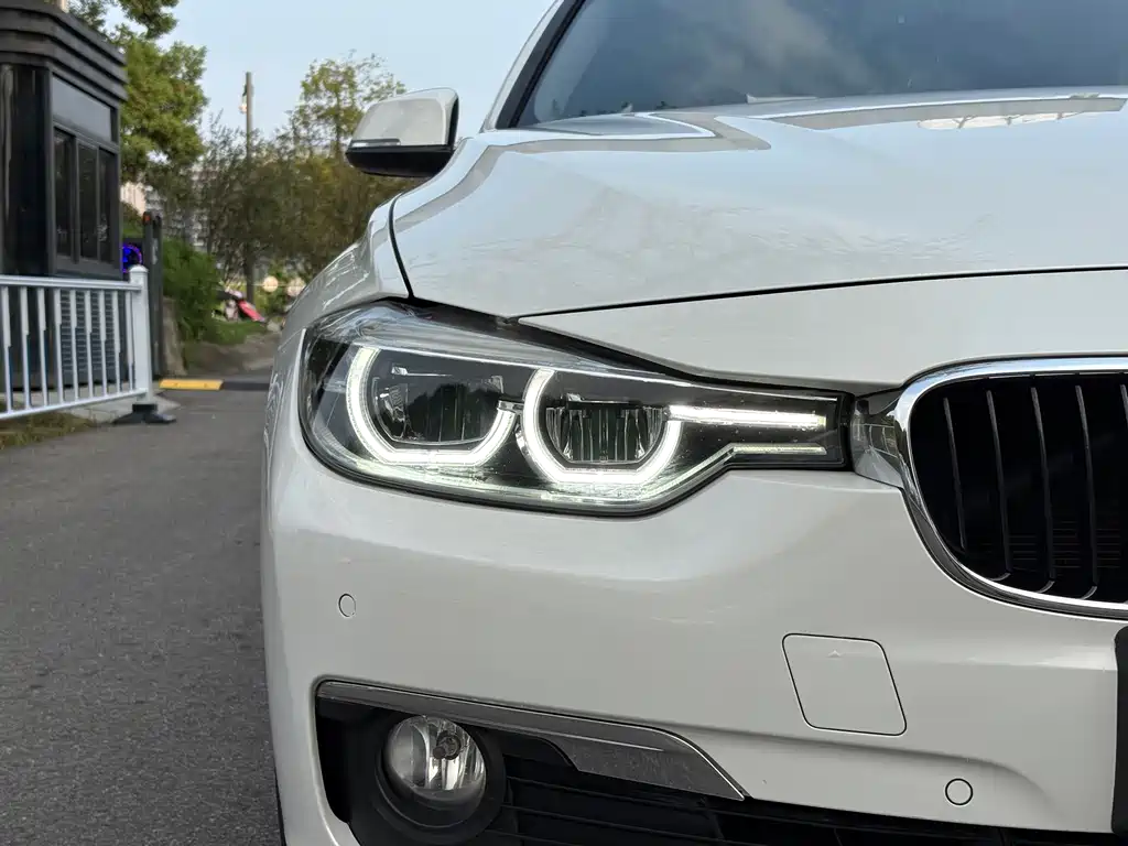 BMW 3 Series 2017 — фото 14