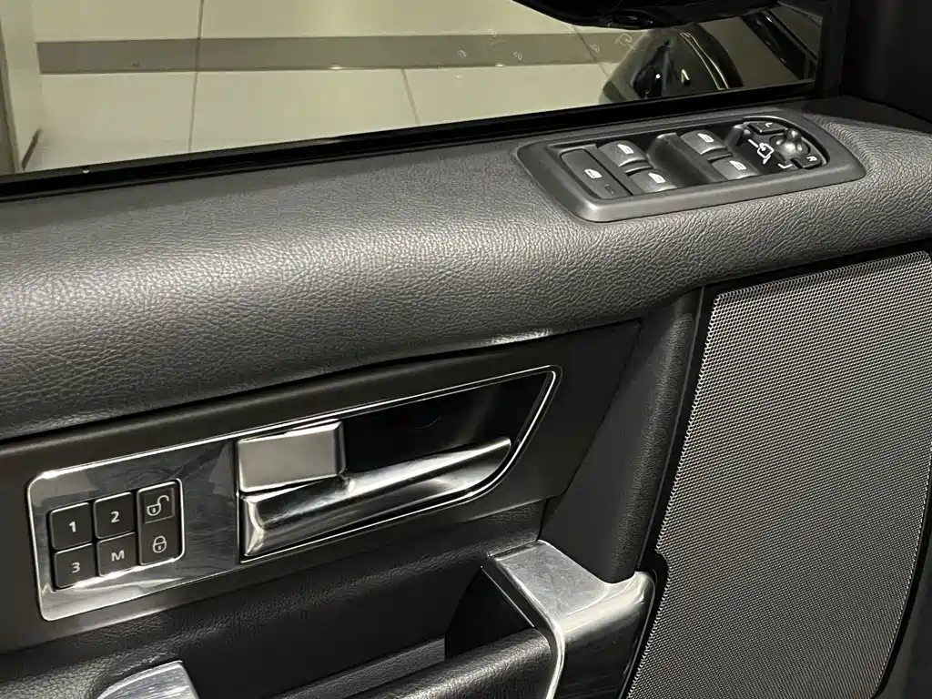 Land Rover Discovery 2014 — фото 15