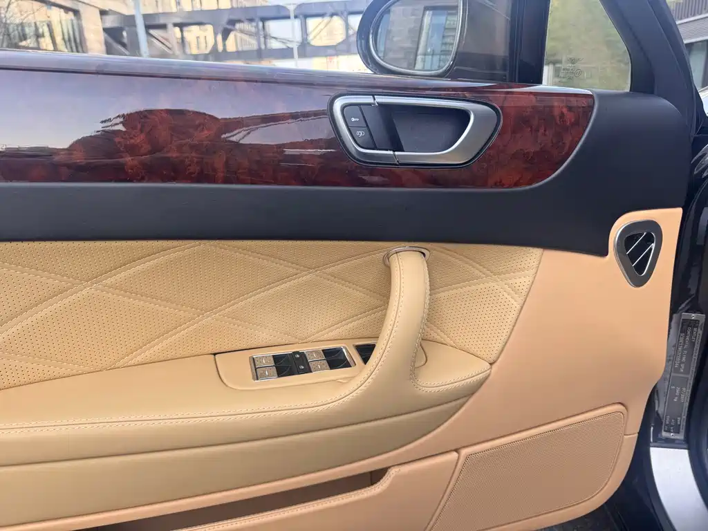 Bentley Flying Spur 2007 — фото 27