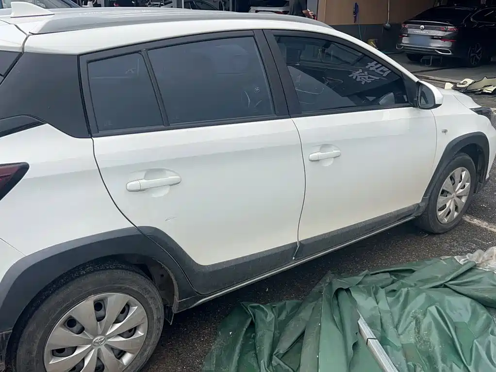 Toyota Yaris L 2023 — фото 10