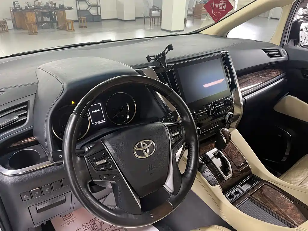 Toyota Alphard 2021 — фото 8