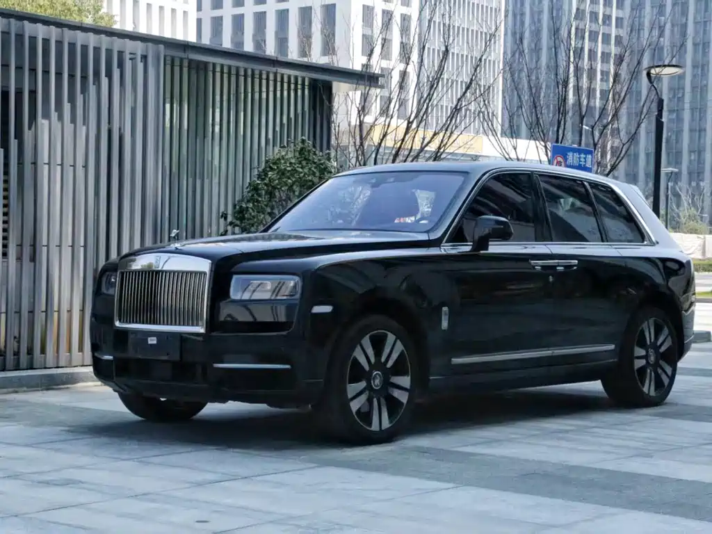 Rolls-Royce Cullinan 2021 — фото 1