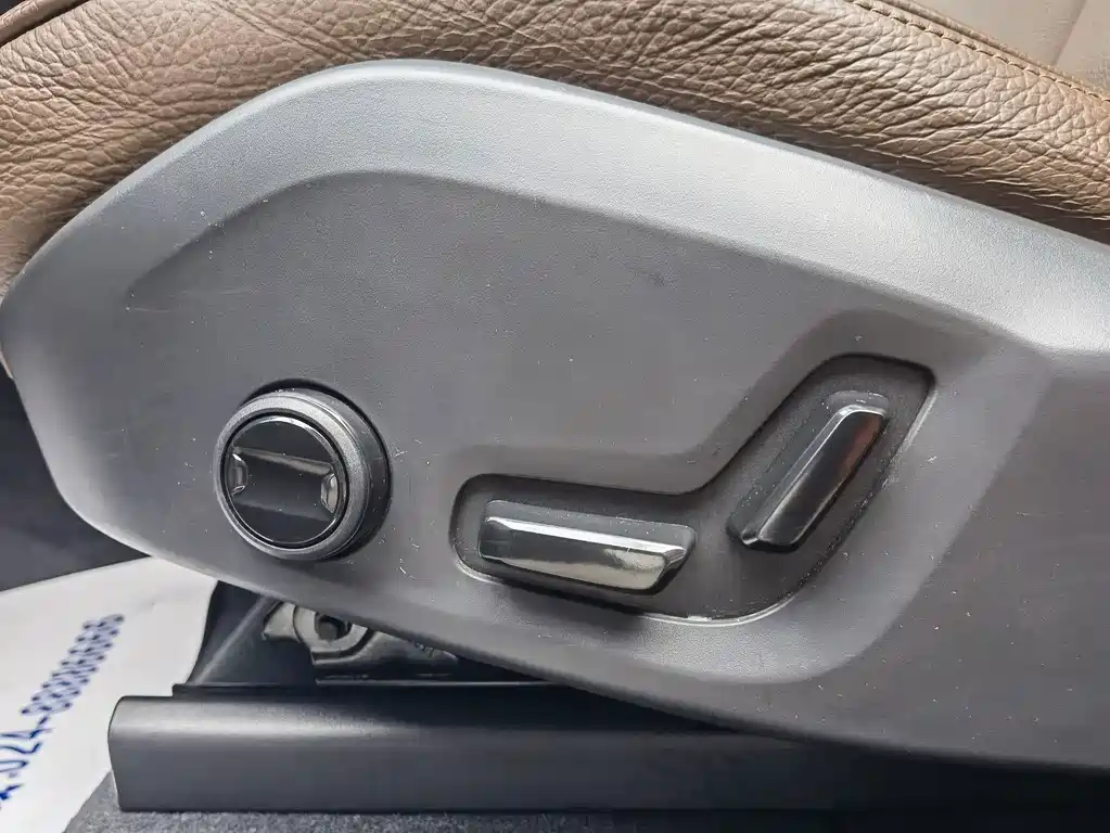 Volvo XC60 2022 — фото 14